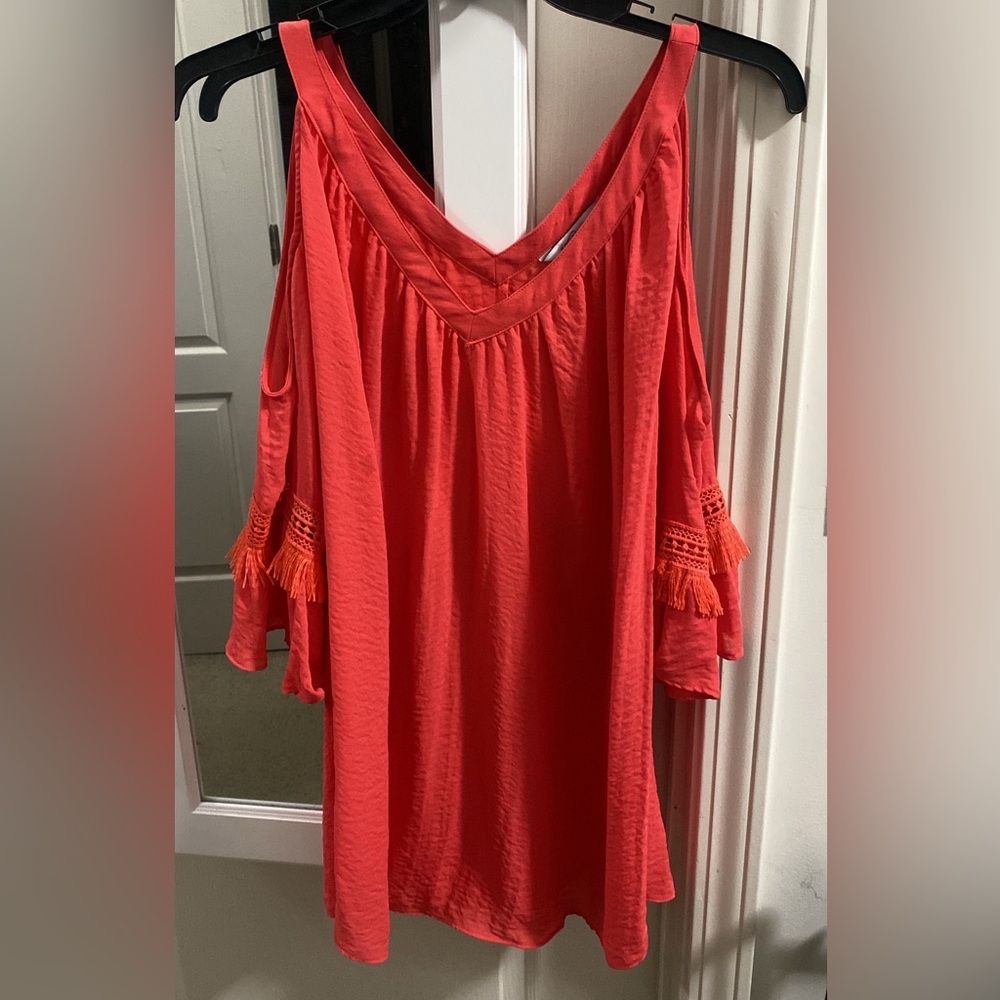 Cold shoulder flowy top